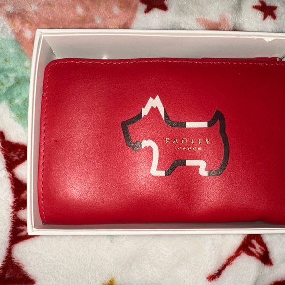 Great for a Gift π Radley London Red Wallet w/ Dog on it. NWT & comes w/ box. - Picture 2 of 14